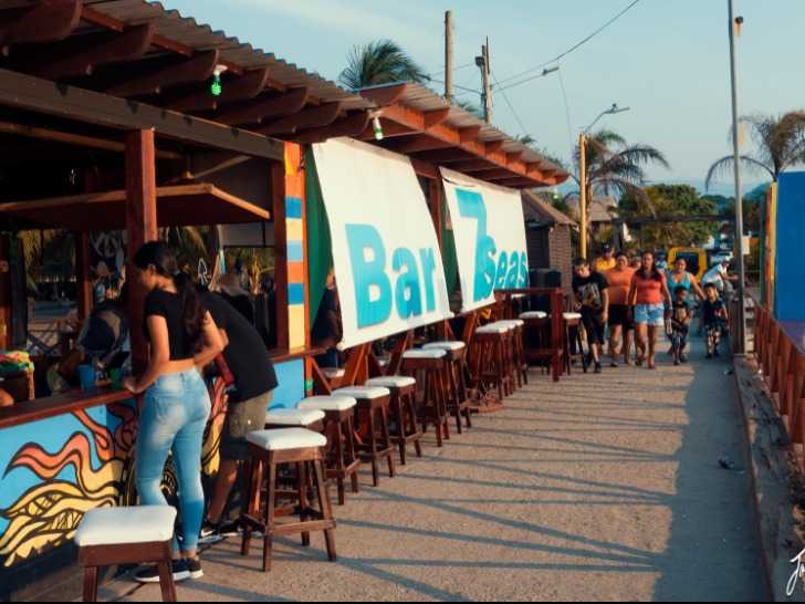 7 seas beach bar restaurant