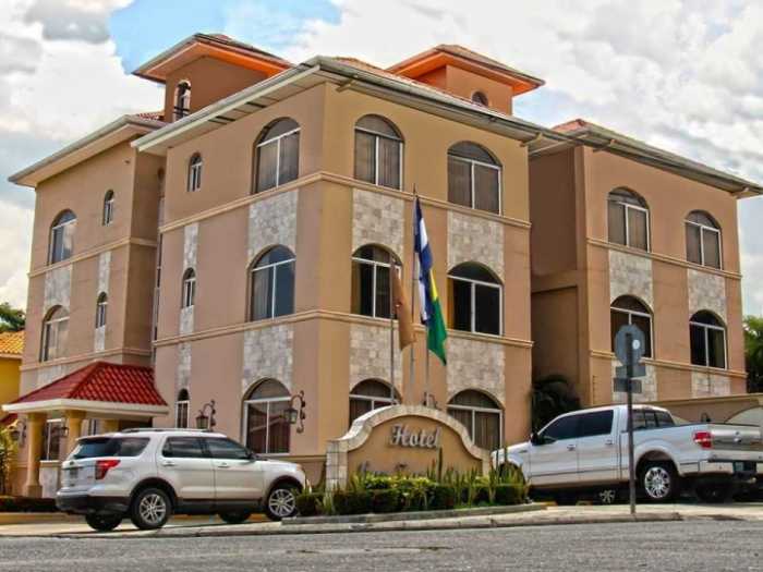 HOTEL LOS ZORZALES