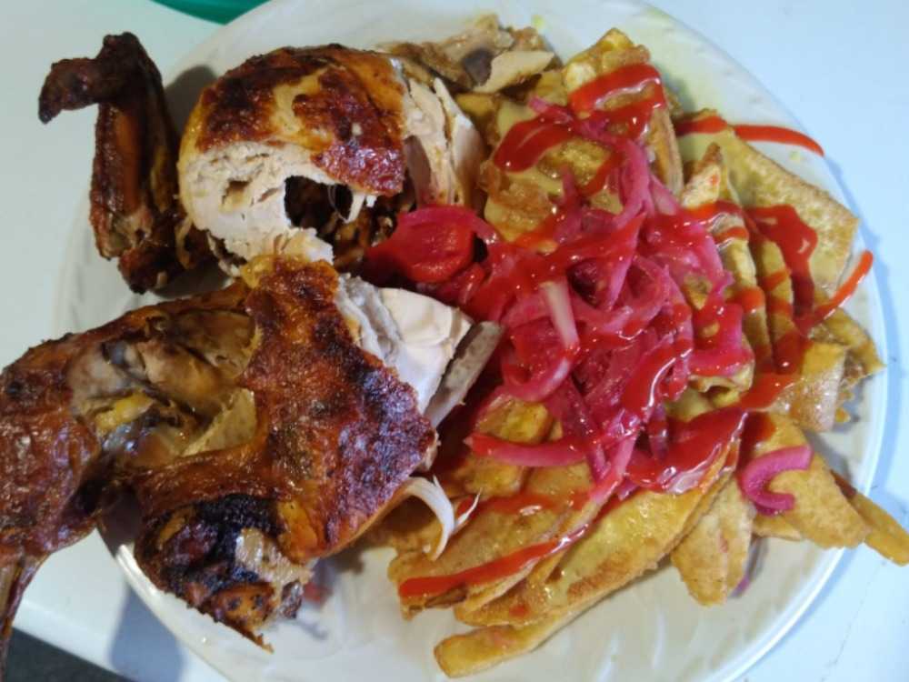 POLLOS EL CHINO CRUJIENTE Y BUEN SABOR A DOMILIO