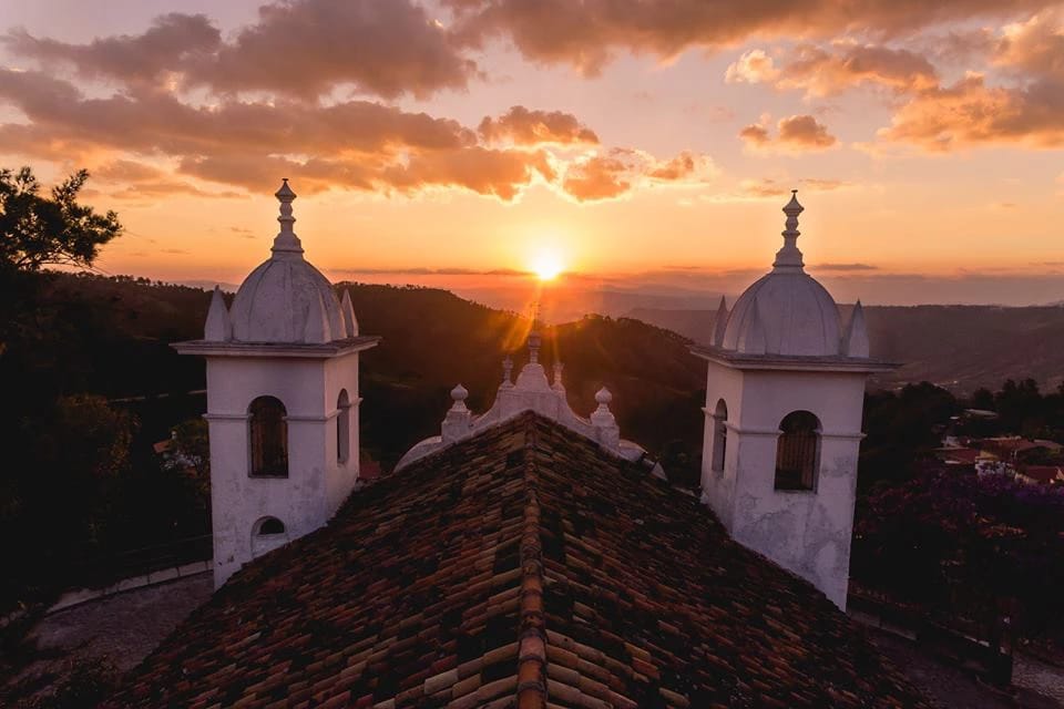 Atardecer de la Iglesia Las Mercedes